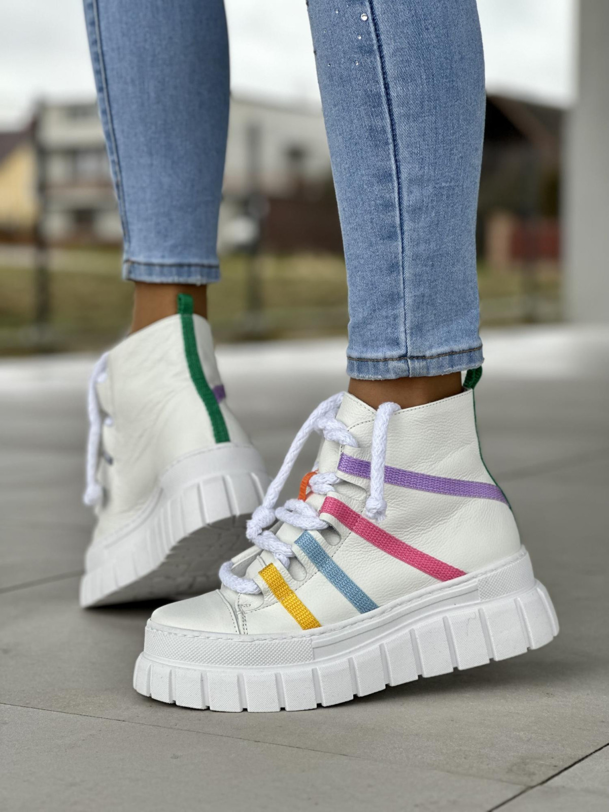 Wysokie białe trampki damskie rainbow, wyższa podeszwa, skóra naturalna