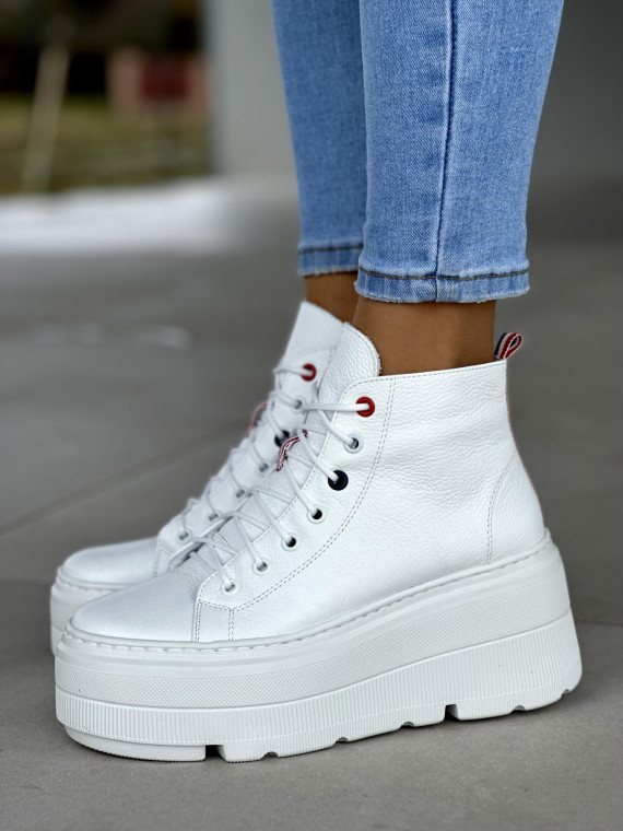 Stylowe wysokie białe trampki damskie na lekkiej platformie, skóra naturalna