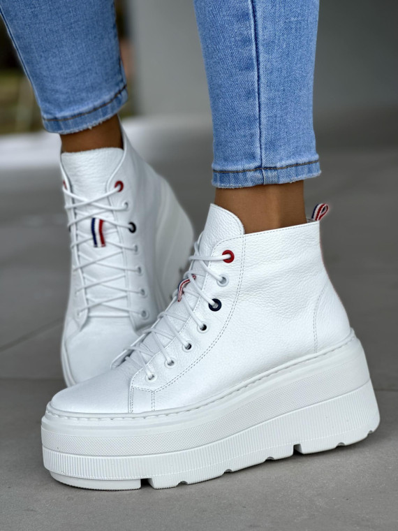 Stylowe wysokie białe trampki damskie na lekkiej platformie, skóra naturalna