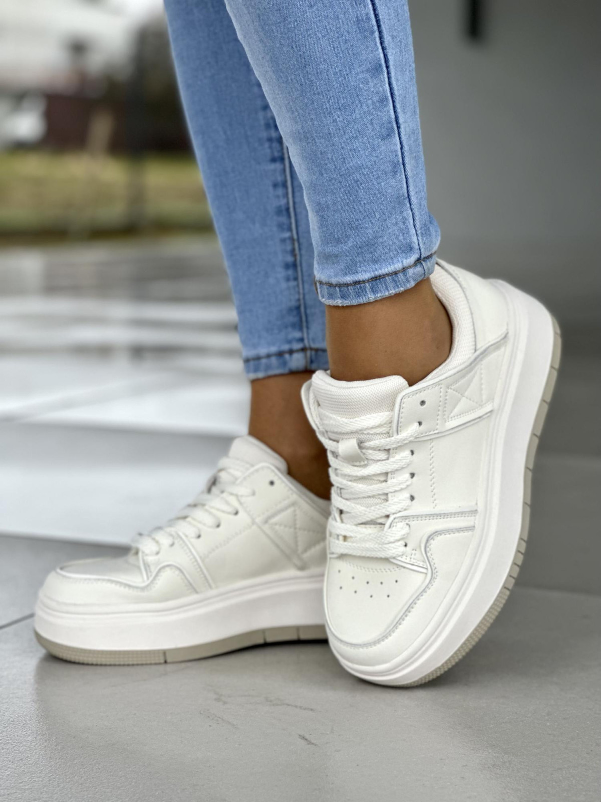 Wygodne białe trampki damskie na grubej podeszwie, skóra naturalna