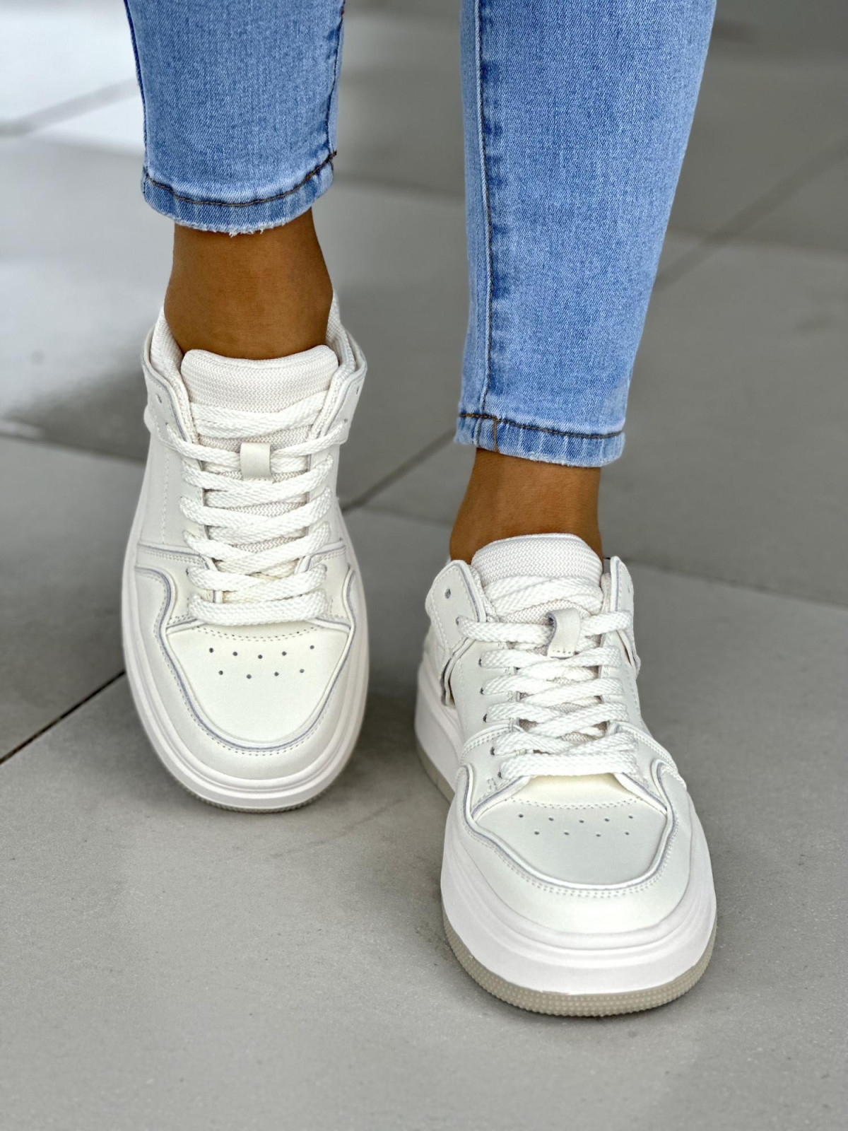 Wygodne białe trampki damskie na grubej podeszwie, skóra naturalna