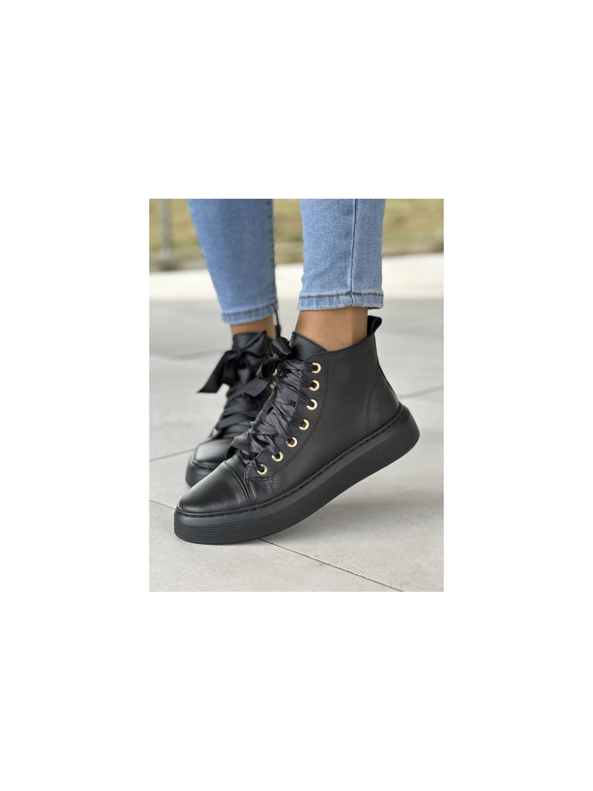 Oryginalne wysokie czarne trampki damskie sznurowane wstążką, skóra naturalna