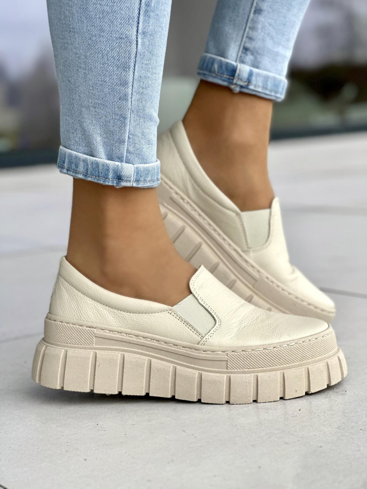 Beżowe wsuwane półbuty damskie, skóra naturalna