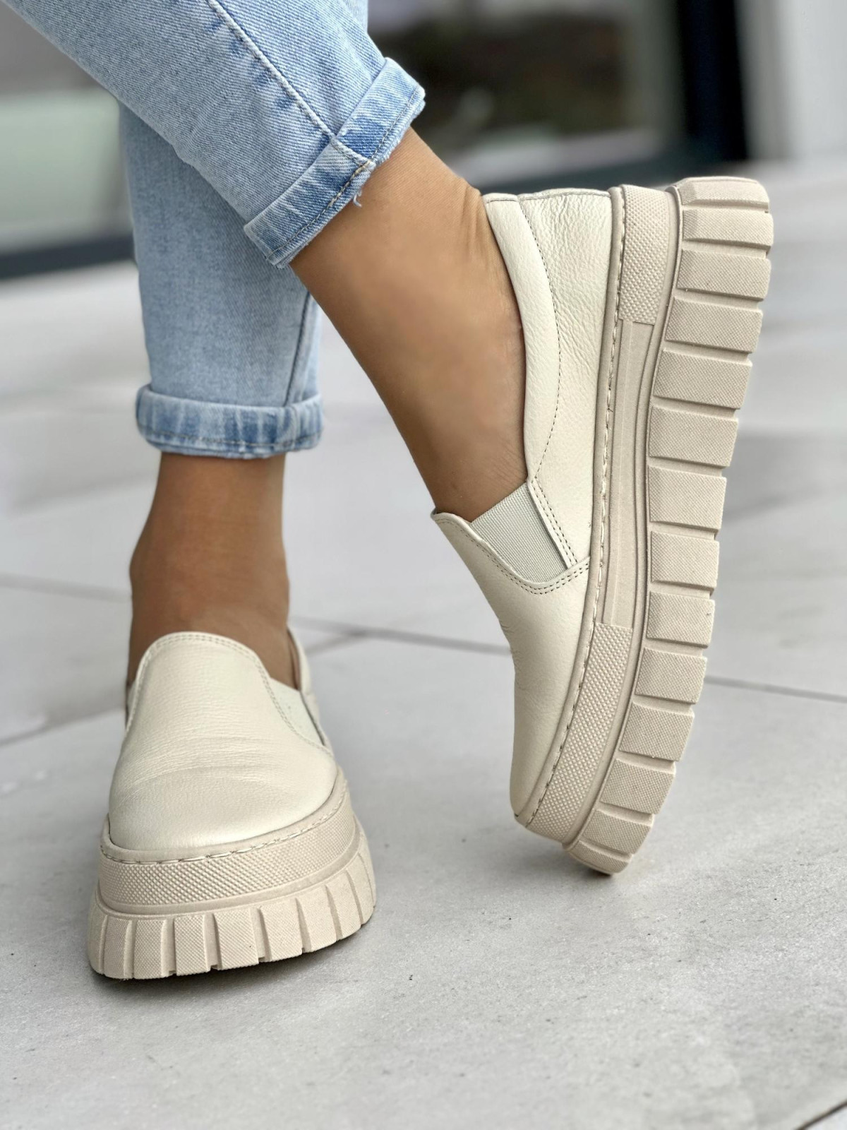 Beżowe wsuwane półbuty damskie, skóra naturalna