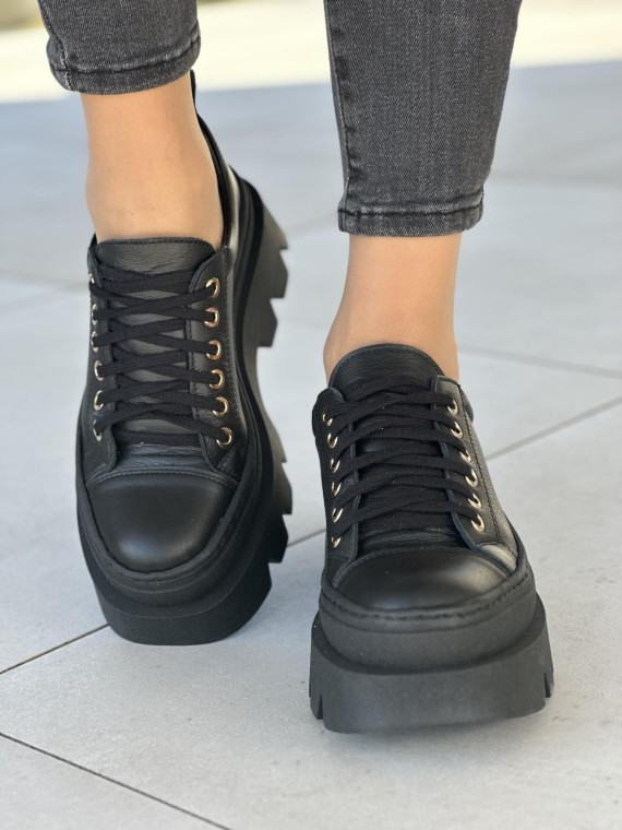 Czarne półbuty damskie sznurowane, na grubej podeszwie, skóra naturalna