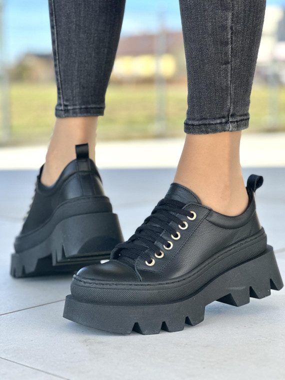 Czarne półbuty damskie sznurowane, na grubej podeszwie, skóra naturalna