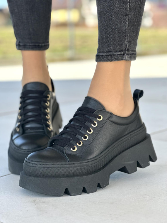 Czarne półbuty damskie sznurowane, na grubej podeszwie, skóra naturalna