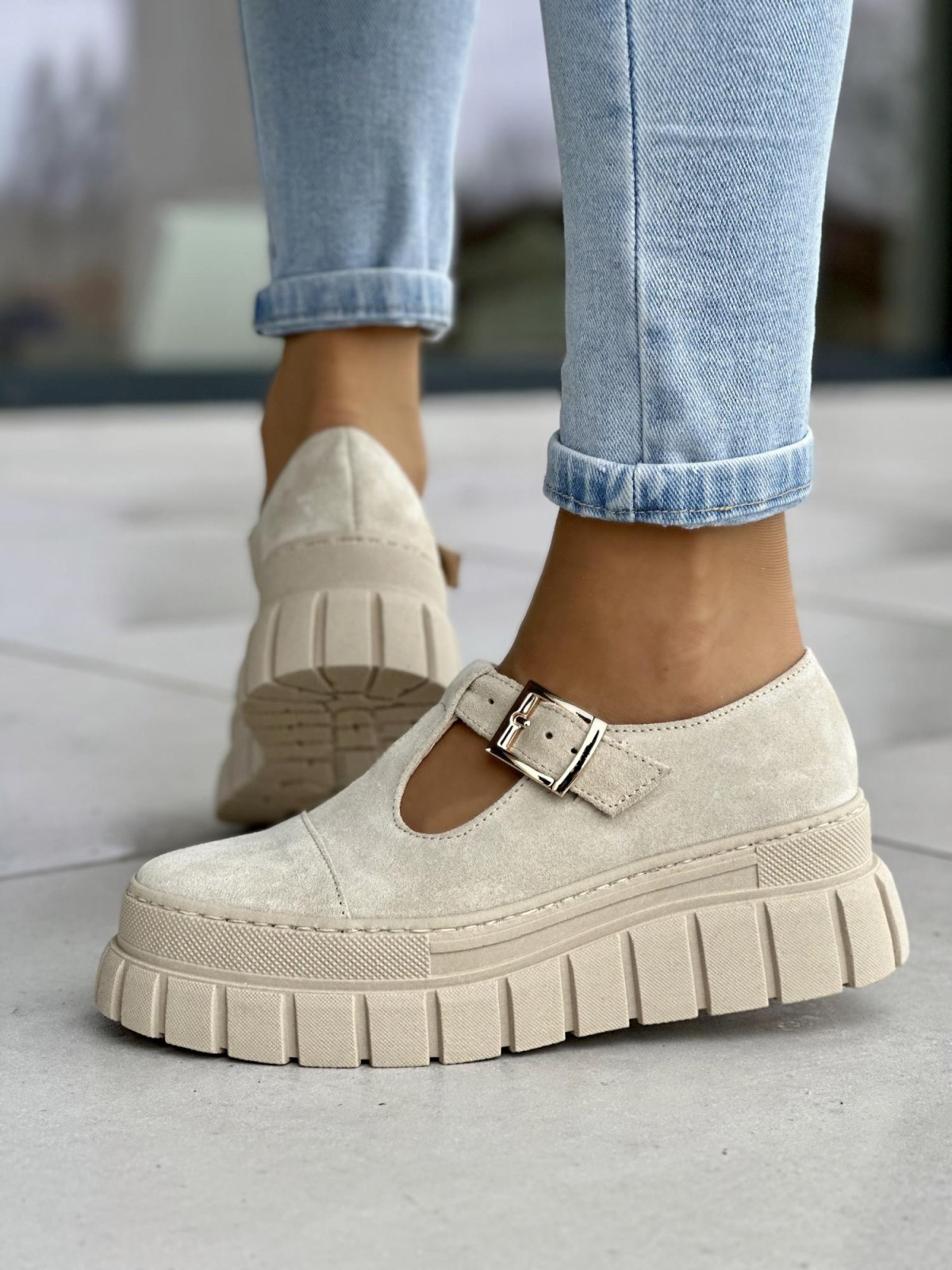 Stylowe beżowe półbuty damskie z klamrą, na grubej podeszwie, skóra naturalna