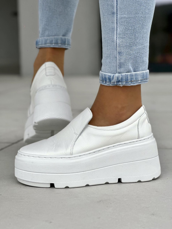 Lekkie białe mokasyny damskie na wyższej platformie, skóra naturalna