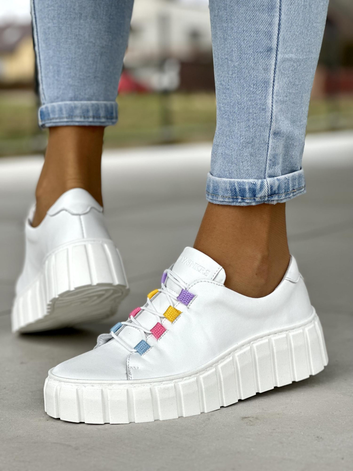 Lekkie i wygodne białe trampki damskie rainbow, skóra naturalna