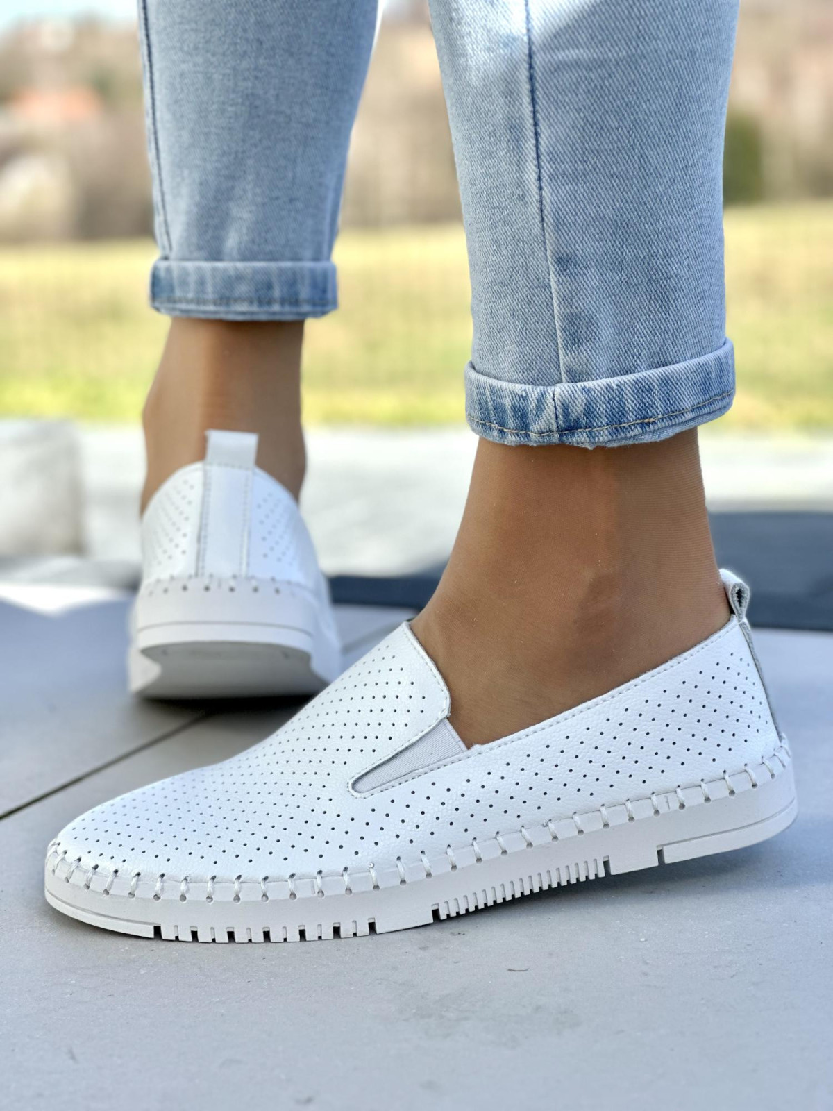Ażurowe lekkie białe mokasyny damskie, skóra naturalna