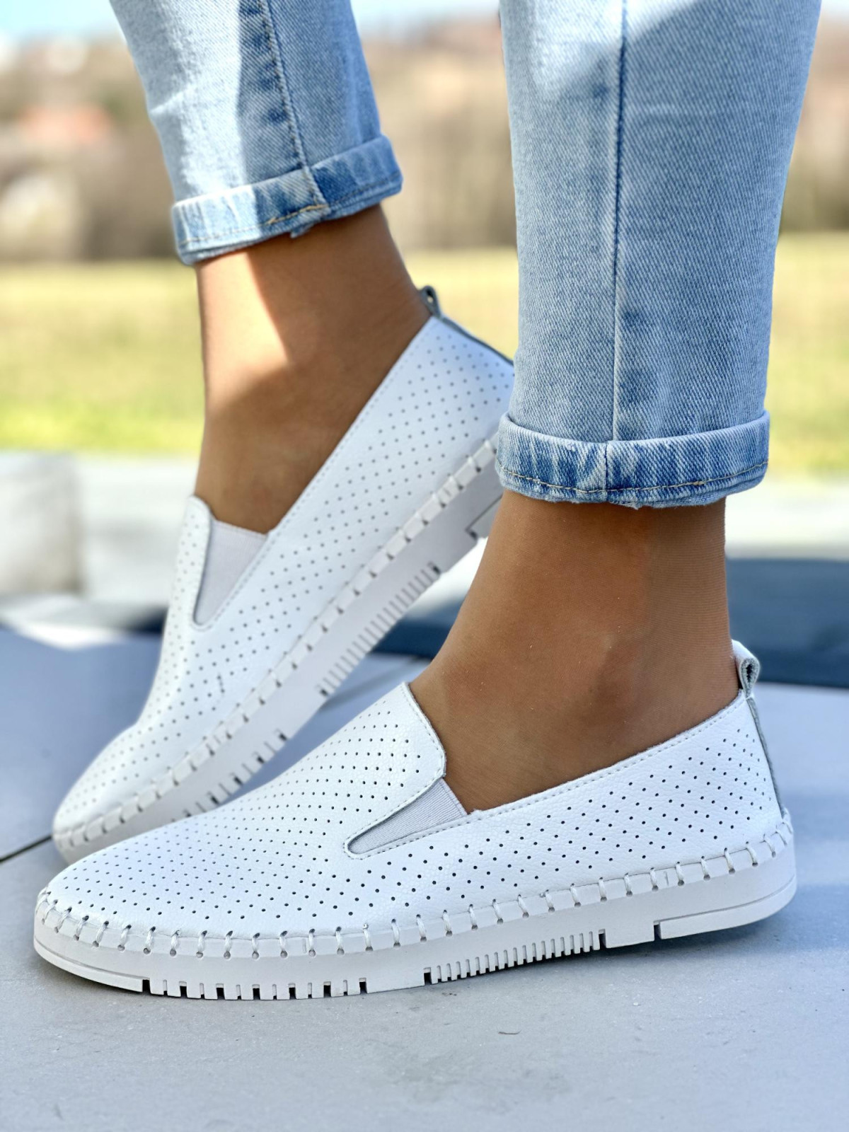 Ażurowe lekkie białe mokasyny damskie, skóra naturalna
