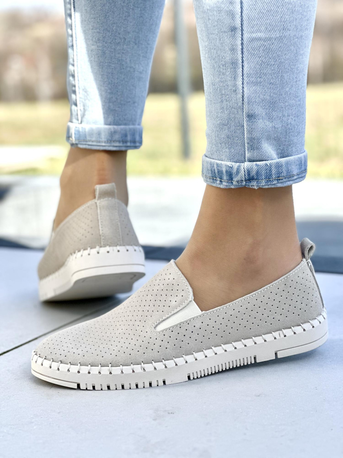 Bardzo wygodne i lekkie beżowe mokasyny damskie, skóra naturalna