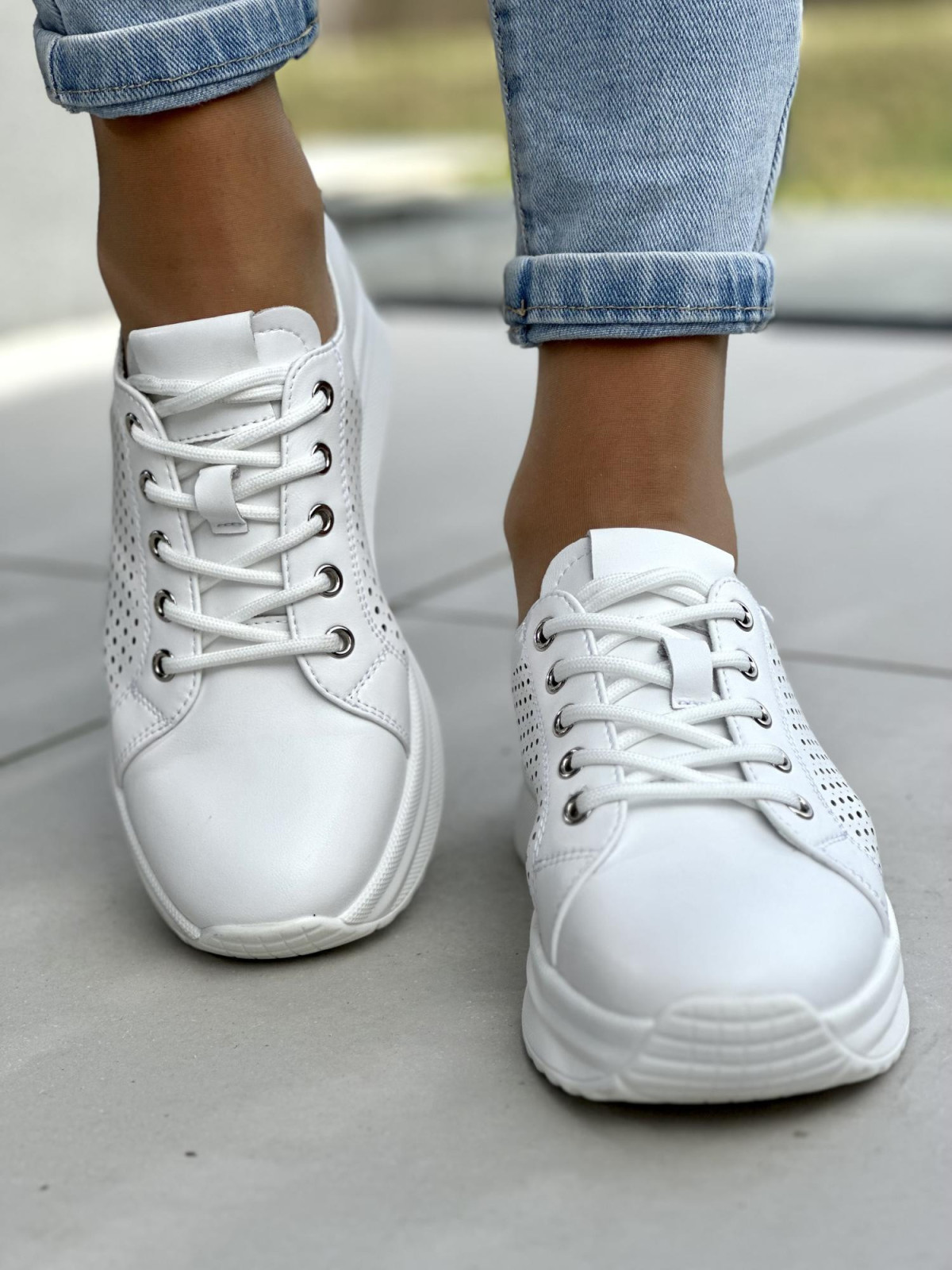 Lekkie ażurowe białe trampki damskie, skóra naturalna