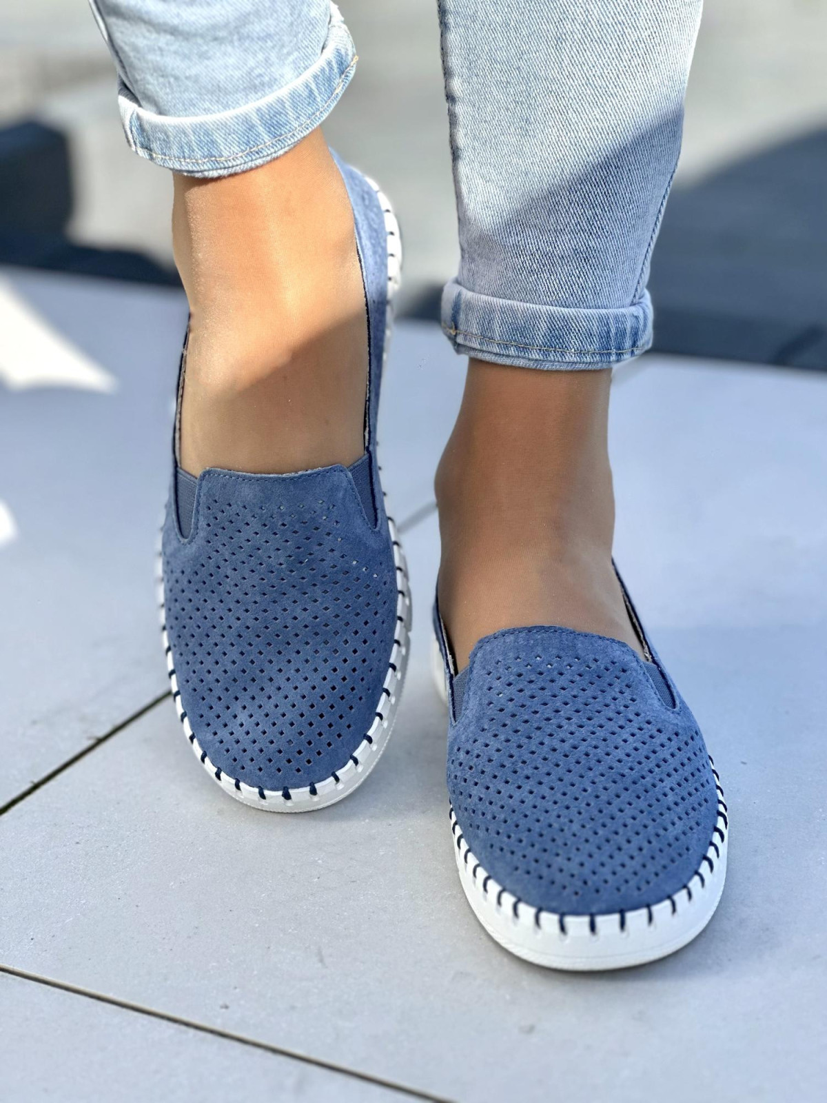 Bardzo wygodne ażurowe niebieskie mokasyny damskie, skóra naturalna