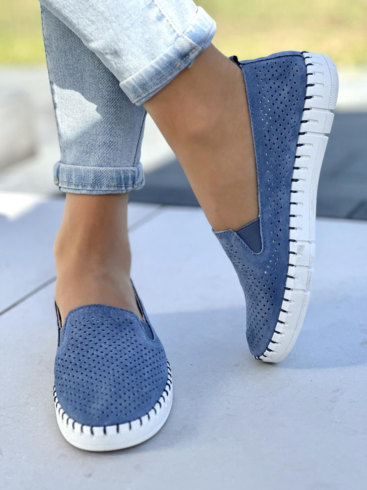 Bardzo wygodne ażurowe niebieskie mokasyny damskie, skóra naturalna
