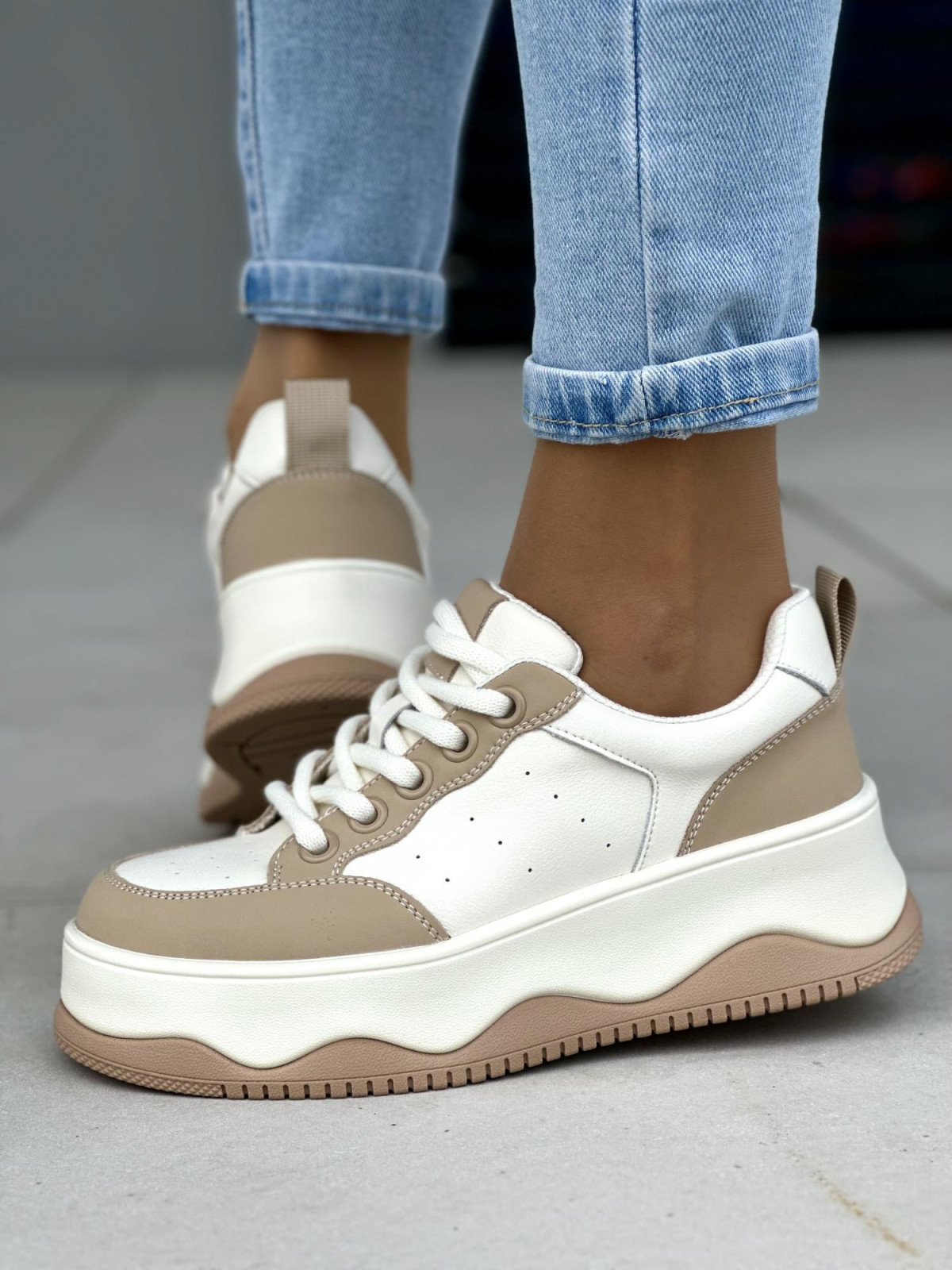 Wygodne beżowe trampki damskie na wyższej platformie, skóra naturalna