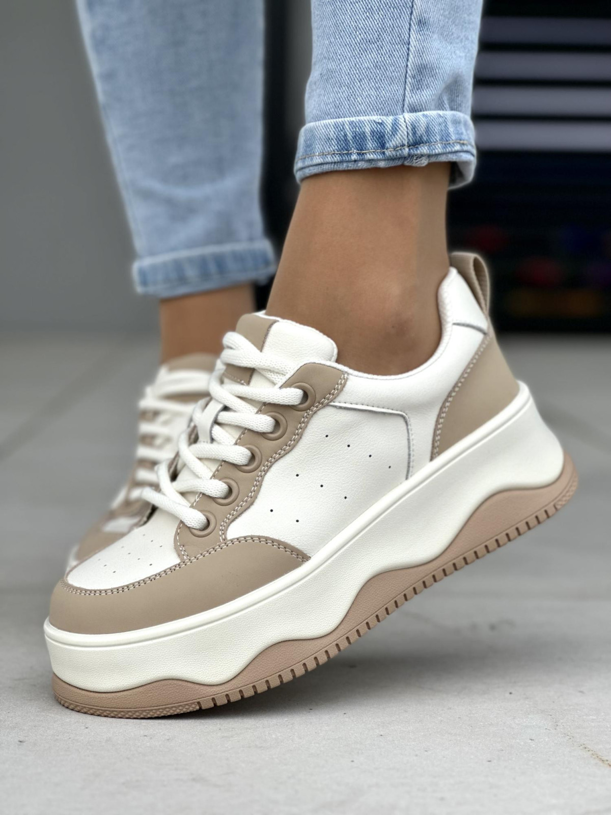 Wygodne beżowe trampki damskie na wyższej platformie, skóra naturalna