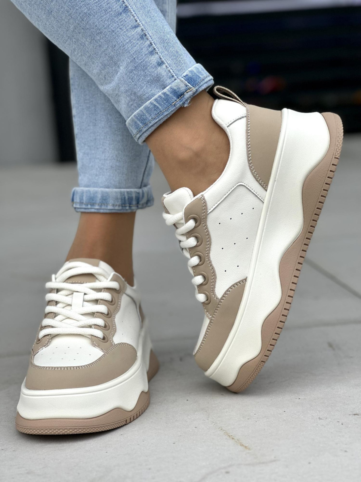 Wygodne beżowe trampki damskie na wyższej platformie, skóra naturalna