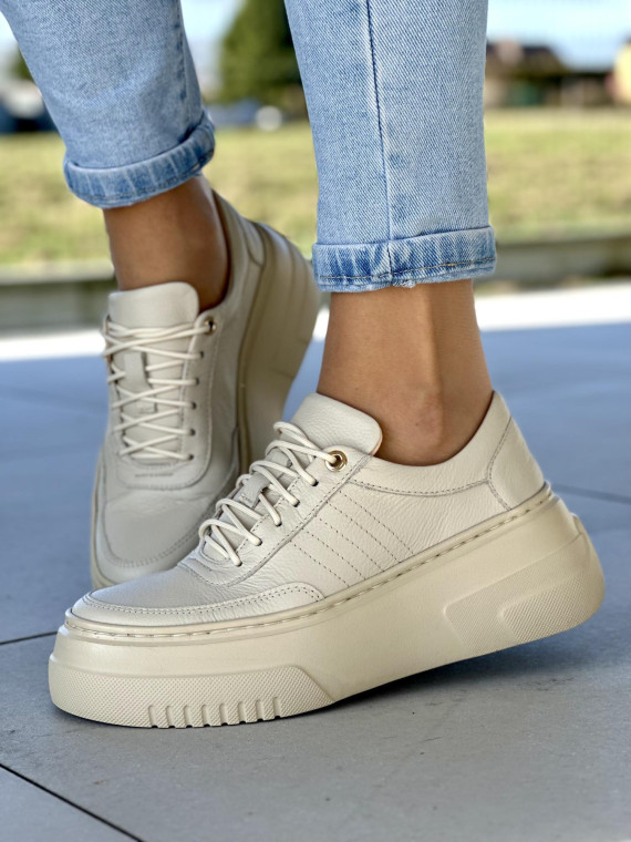 Klasyczne beżowe trampki damskie na lekkiej podeszwie light motion, skóra naturalna