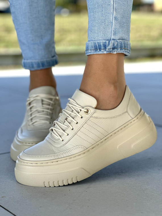 Klasyczne beżowe trampki damskie na lekkiej podeszwie light motion, skóra naturalna