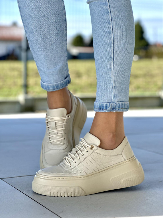 Klasyczne beżowe trampki damskie na lekkiej podeszwie light motion, skóra naturalna