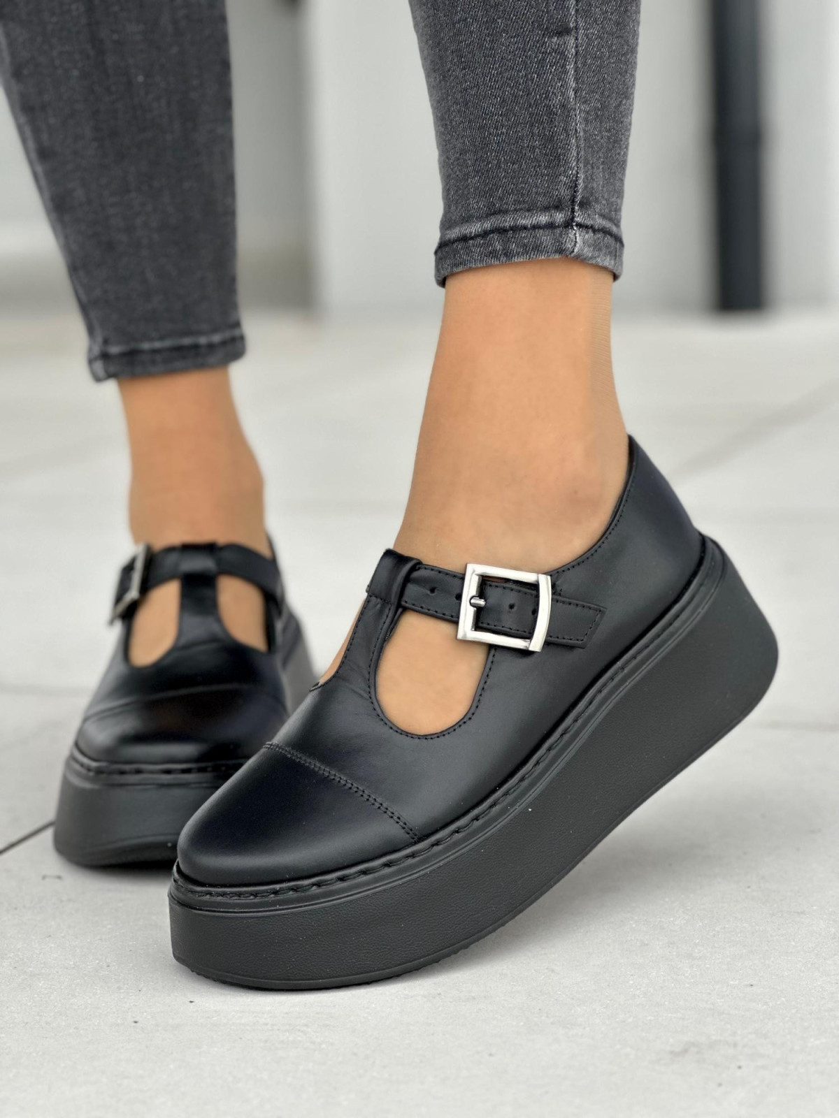 Wyjątkowe czarne półbuty damskie z klamrą, wyższa lekka podeszwa, skóra naturalna