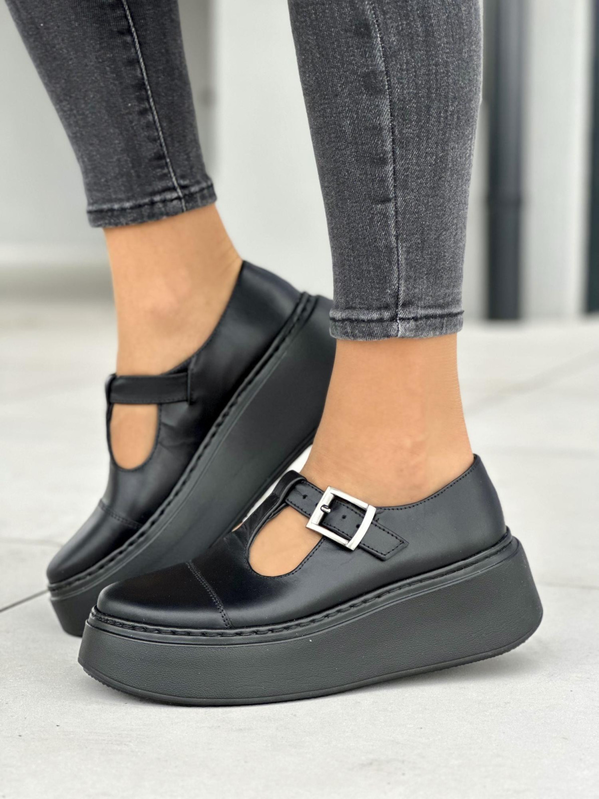 Wyjątkowe czarne półbuty damskie z klamrą, wyższa lekka podeszwa, skóra naturalna