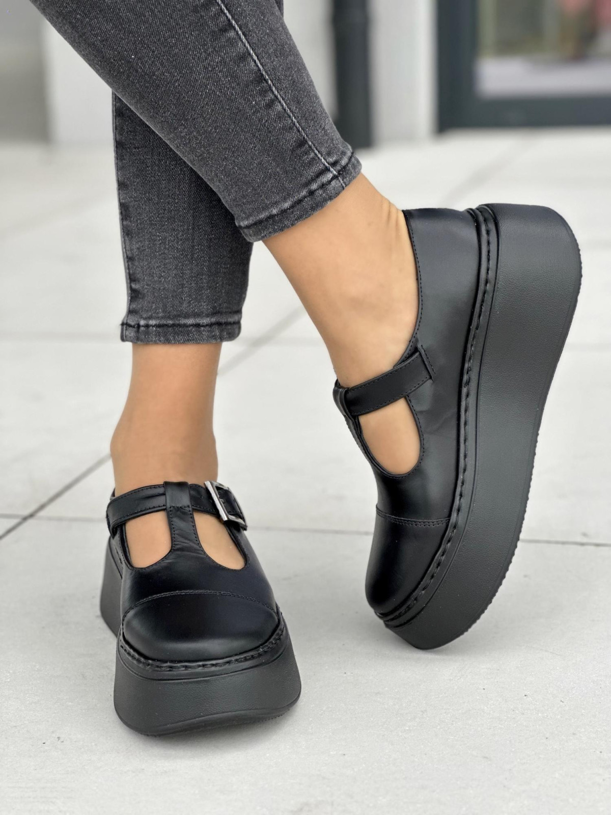 Wyjątkowe czarne półbuty damskie z klamrą, wyższa lekka podeszwa, skóra naturalna