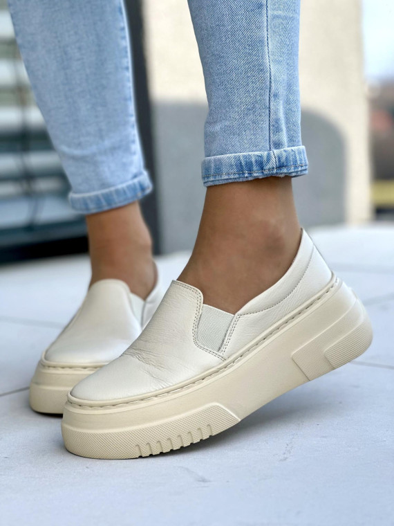 Super lekkie beżowe mokasyny damskie, podeszwa light motion, skóra naturalna