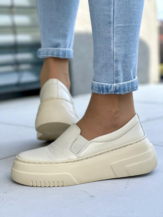 Super lekkie beżowe mokasyny damskie, podeszwa light motion, skóra naturalna