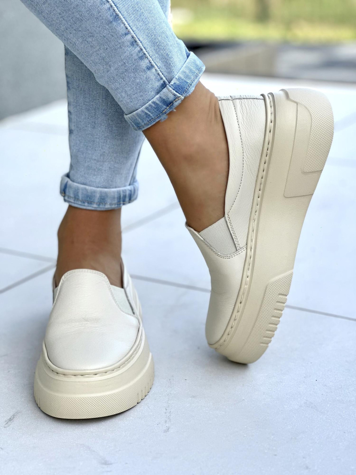 Super lekkie beżowe mokasyny damskie, podeszwa light motion, skóra naturalna