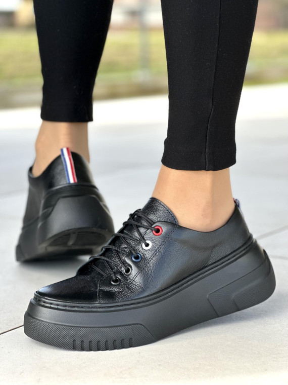 Bardzo lekkie i wygodne czarne trampki damskie na wyższej podeszwie light motion, skóra naturalna