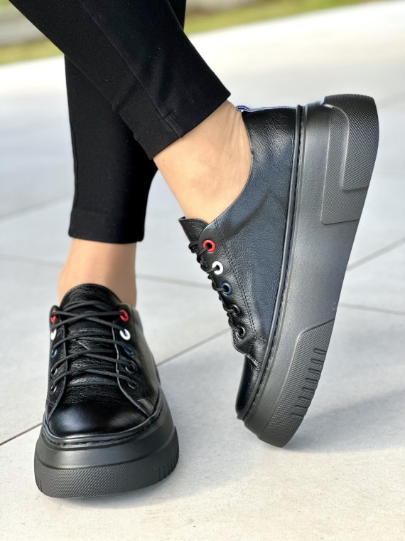 Bardzo lekkie i wygodne czarne trampki damskie na wyższej podeszwie light motion, skóra naturalna