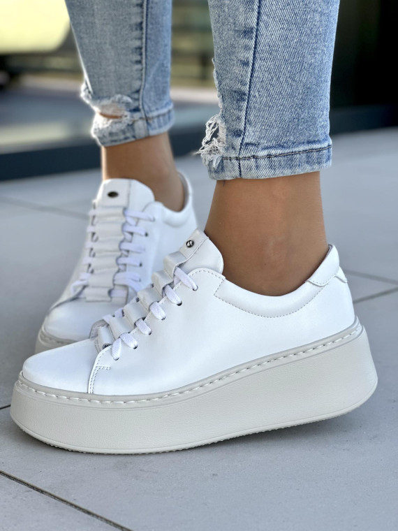 Modne i wygodne białe trampki damskie na lekkiej platformie, skóra naturalna