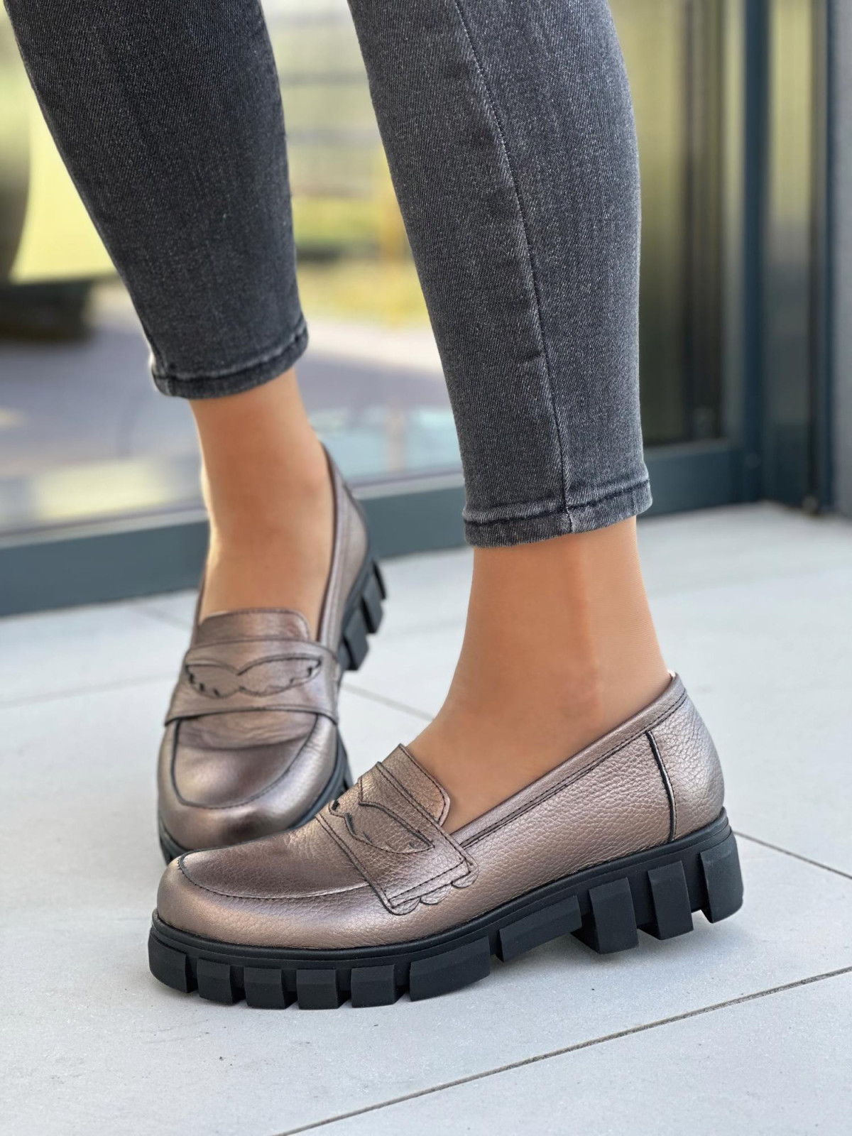 Oryginalne złote mokasyny damskie na lekkiej podeszwie, skóra naturalna