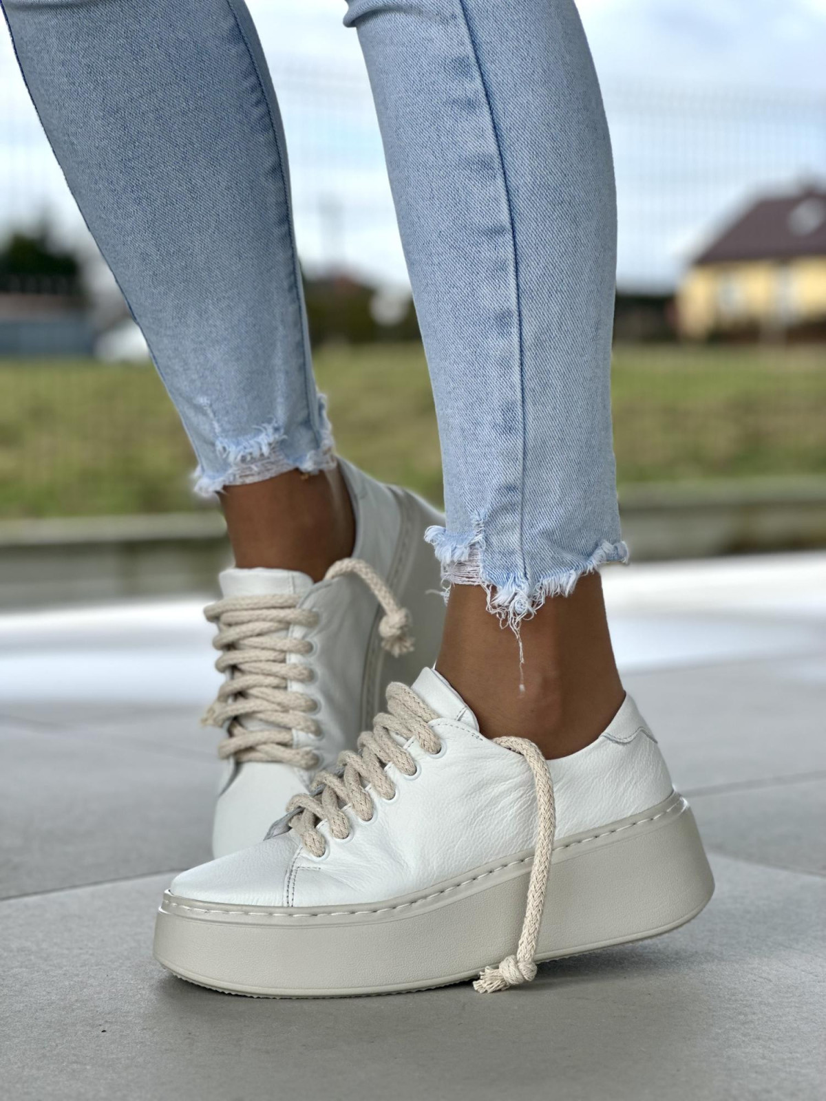 Białe trampki damskie skórzane