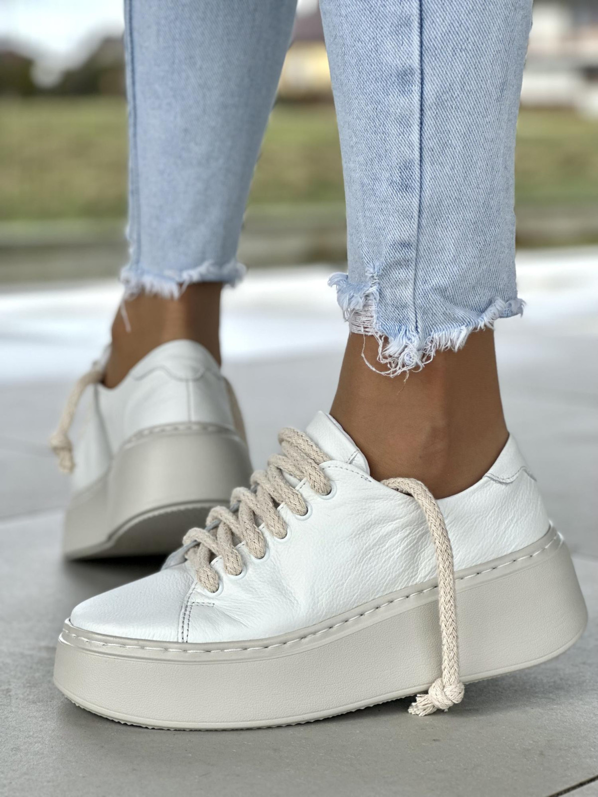 Białe trampki damskie skórzane