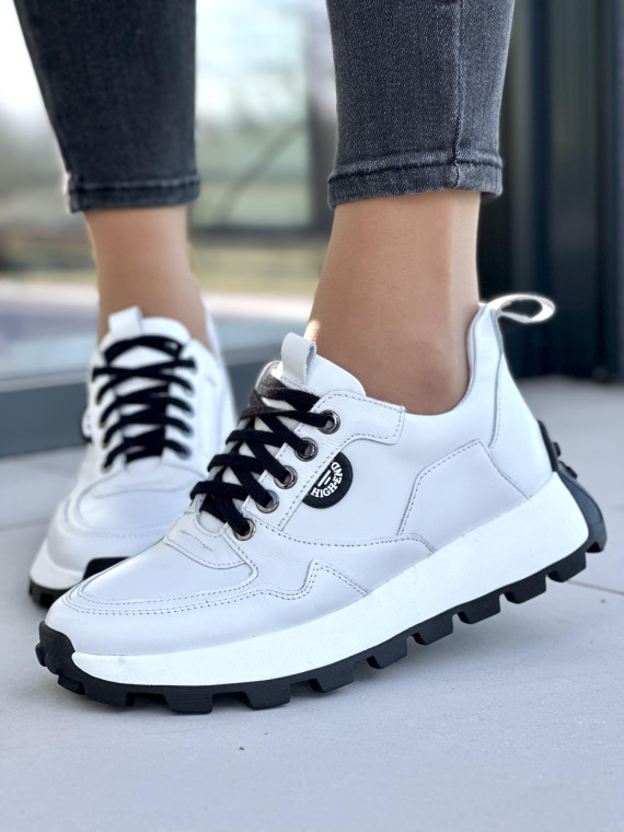 Ciekawe białe sneakersy damskie z czarnymi detalami, skóra naturalna