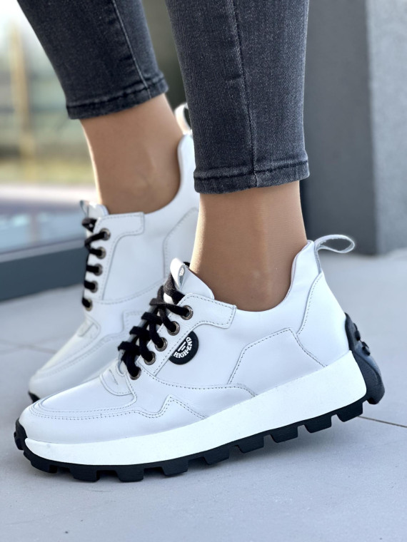 Ciekawe białe sneakersy damskie z czarnymi detalami, skóra naturalna