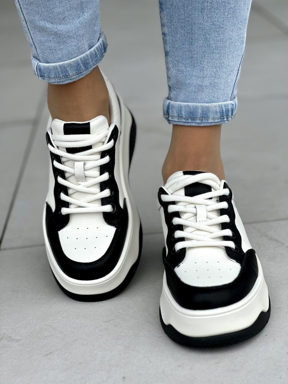 Niepowtarzalne beżowo-czarne trampki damskie na platformie, skóra naturalna