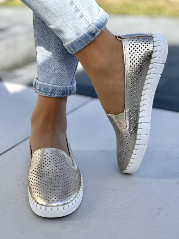 Niebanalne i bardzo wygodne złote mokasyny damskie, skóra naturalna