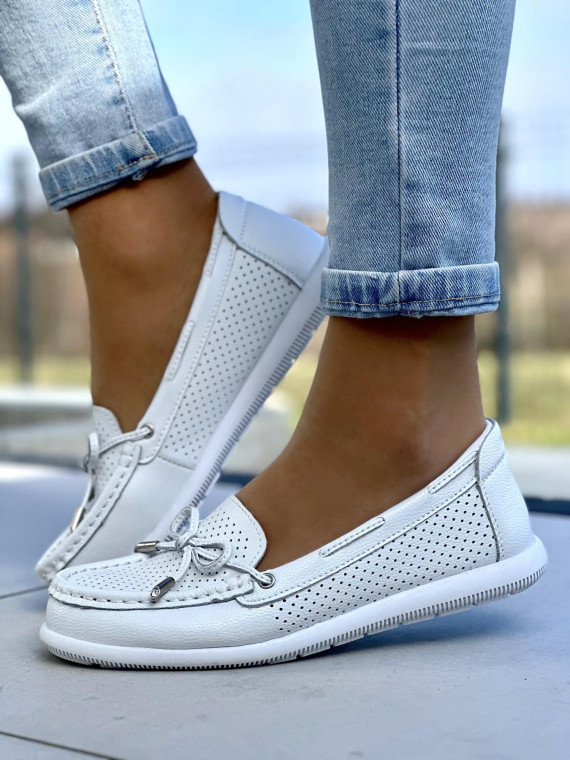 Delikatne ażurowe białe mokasyny damskie, skóra naturalna