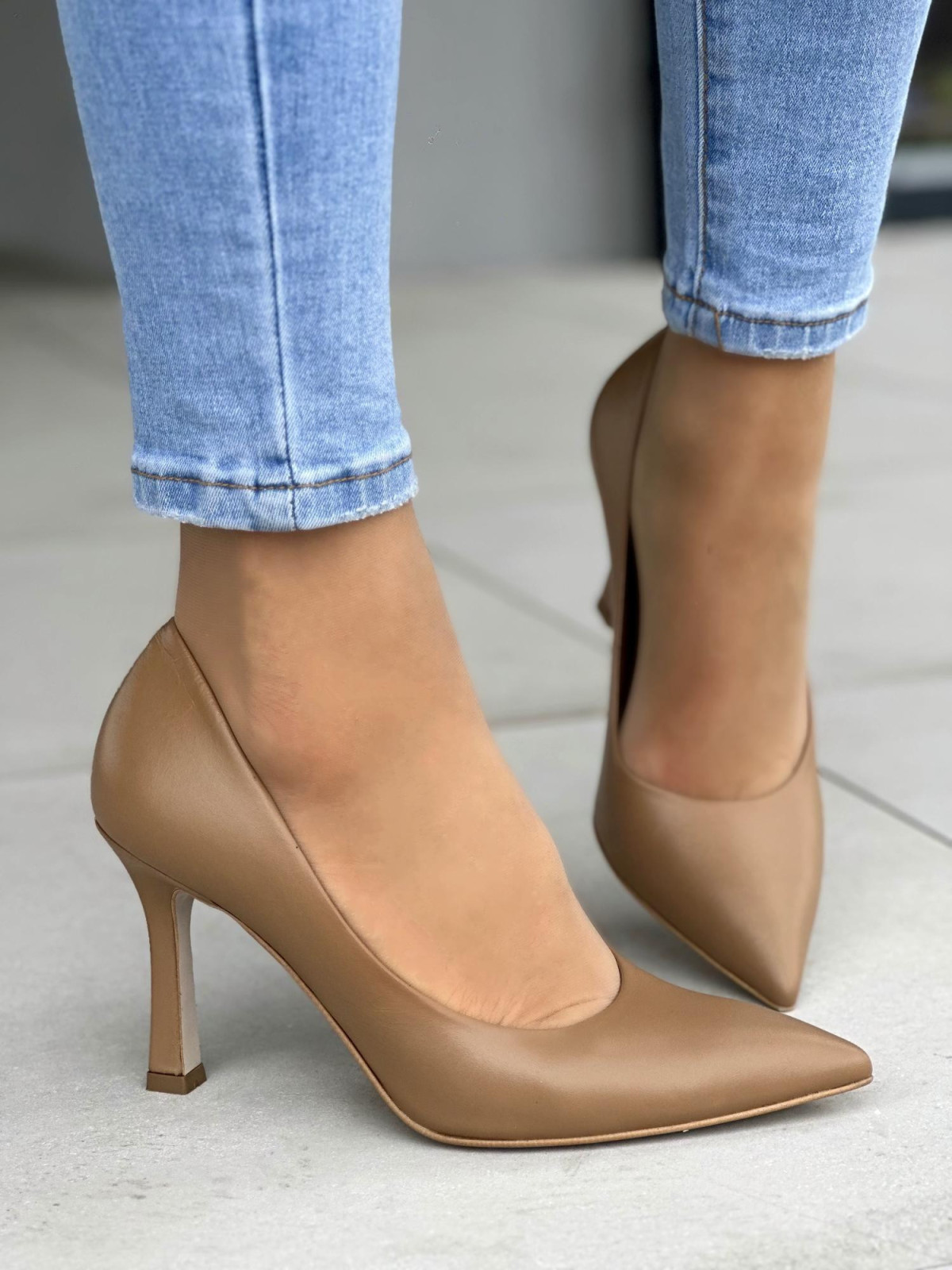 Beżowe czółenka damskie skórzane