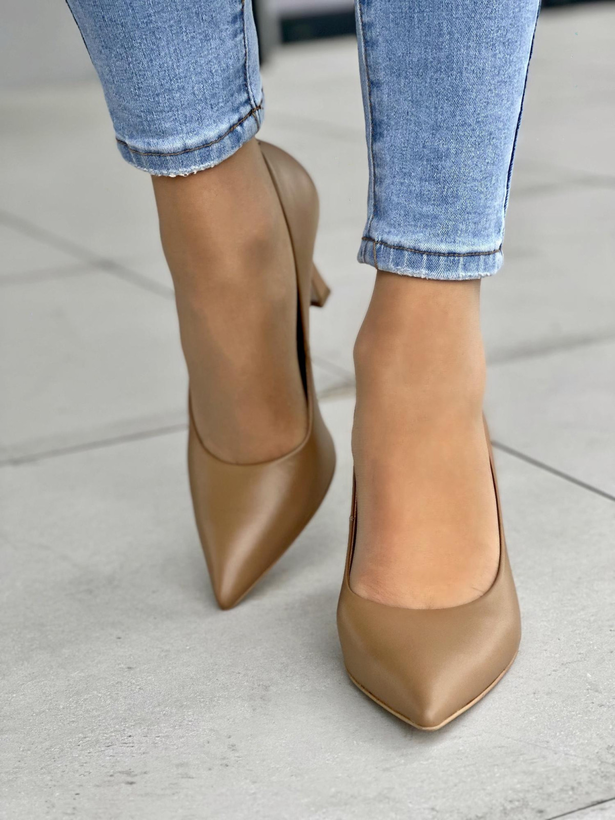 Beżowe czółenka damskie skórzane