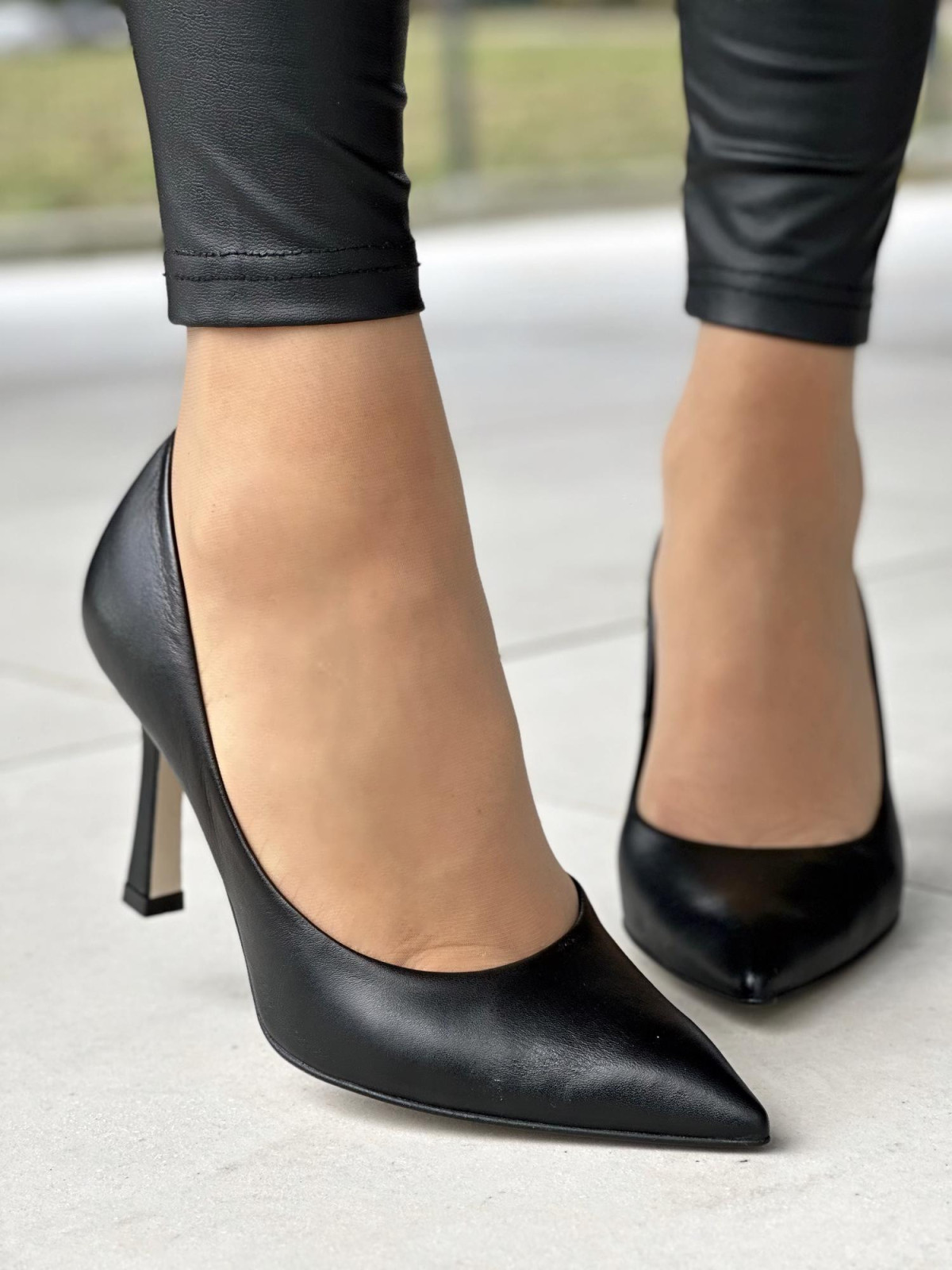 Czarne czółenka damskie skórzane