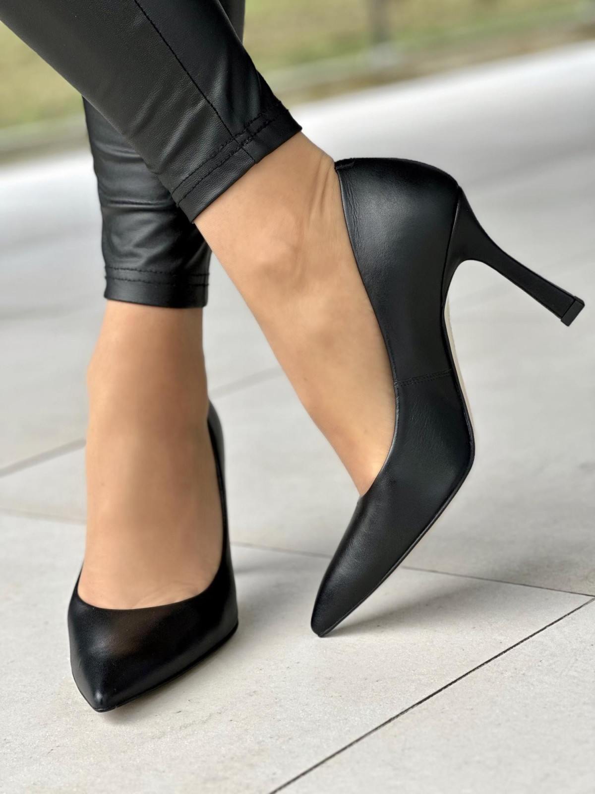 Czarne czółenka damskie skórzane