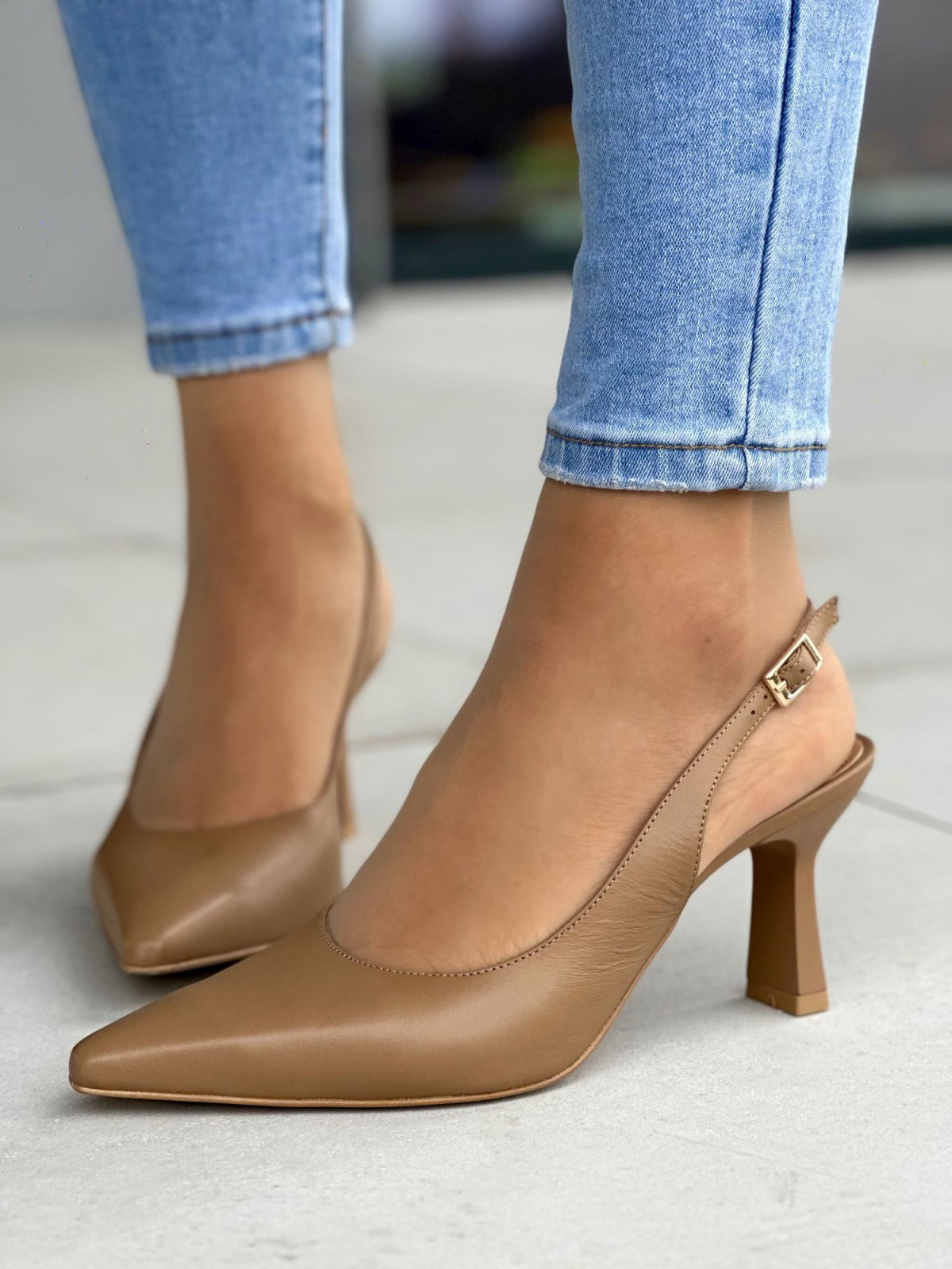 Beżowe czółenka damskie skórzane