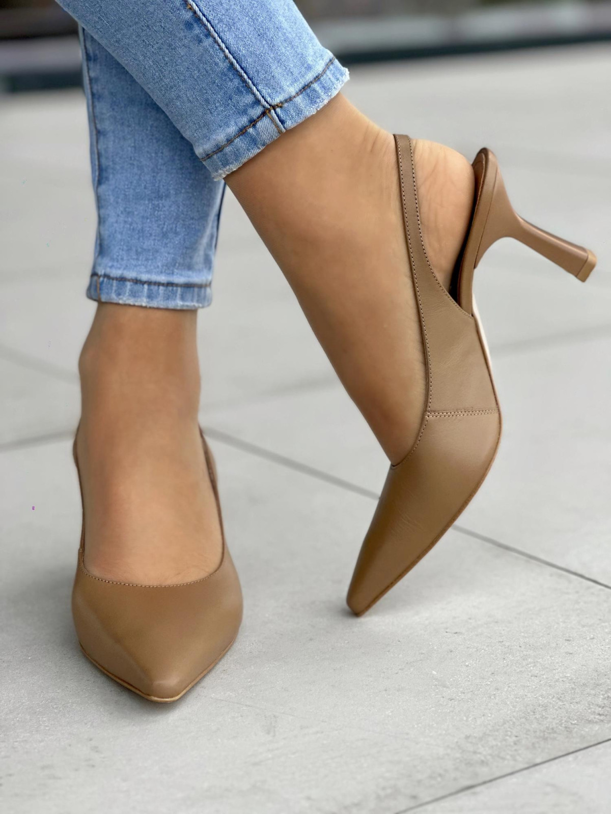 Beżowe czółenka damskie skórzane