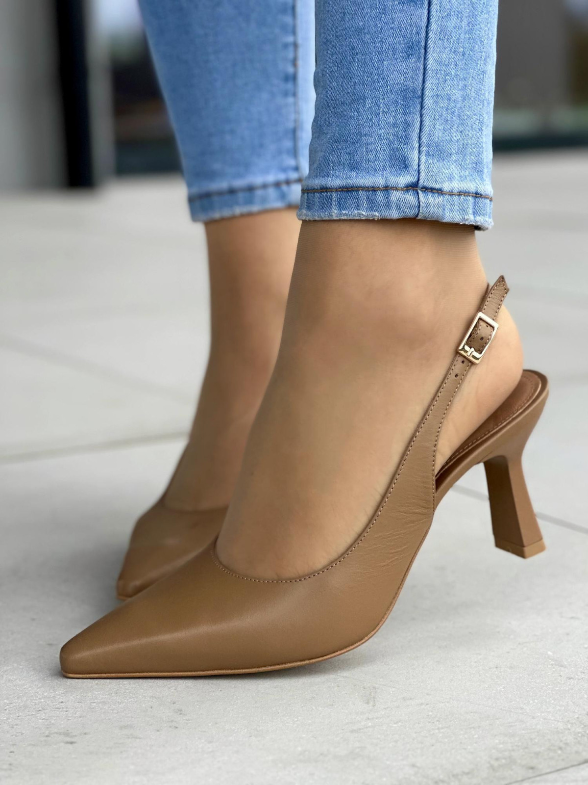 Beżowe czółenka damskie skórzane